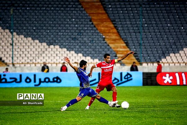دیدار تیم‌های پرسپولیس  و گل‌گهر سیرجان