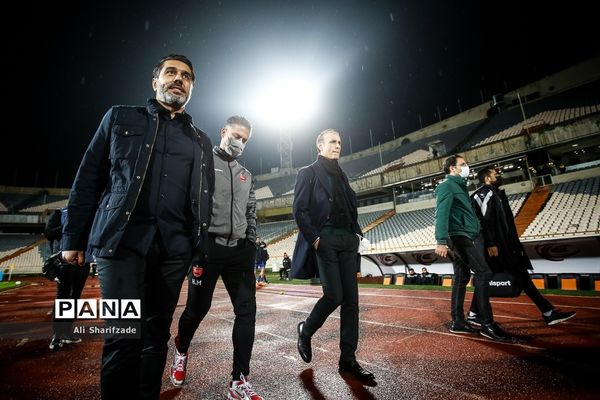 دیدار تیم‌های پرسپولیس  و گل‌گهر سیرجان