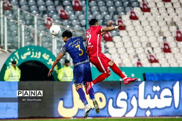 دیدار تیم‌های پرسپولیس  و گل‌گهر سیرجان