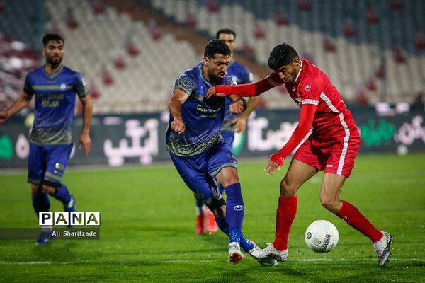 دیدار تیم‌های پرسپولیس  و گل‌گهر سیرجان