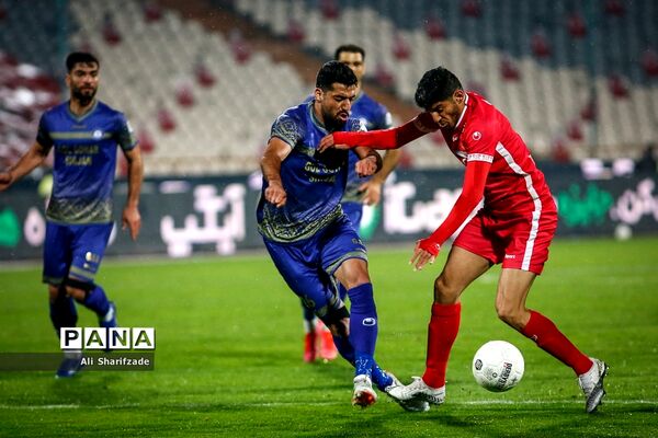 دیدار تیم‌های پرسپولیس  و گل‌گهر سیرجان