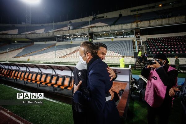 دیدار تیم‌های پرسپولیس  و گل‌گهر سیرجان