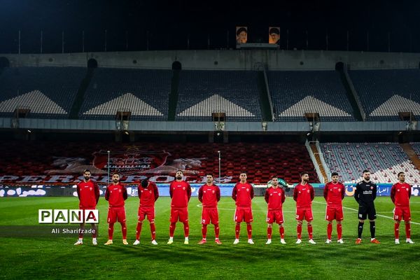 دیدار تیم‌های پرسپولیس  و گل‌گهر سیرجان