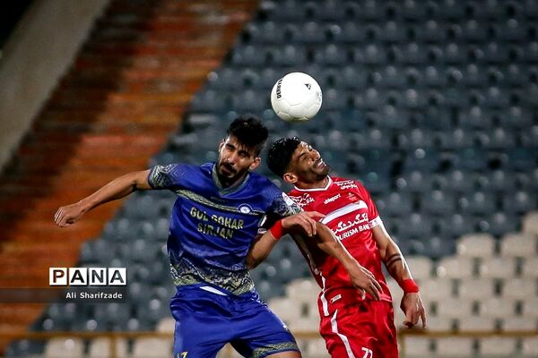 دیدار تیم‌های پرسپولیس  و گل‌گهر سیرجان