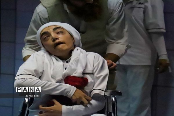 نمایش کت واک در تئاتر شهر تبریز