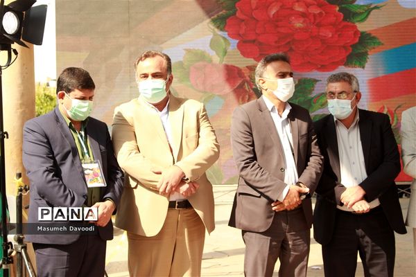 آیین گشایش دومین جشنواره معلمان هنرمند در آرامگاه حافظ شیرازی