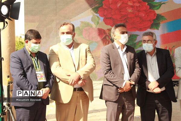 آیین گشایش دومین جشنواره معلمان هنرمند در آرامگاه حافظ شیرازی