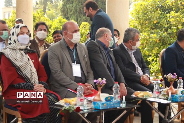 آیین گشایش دومین جشنواره معلمان هنرمند در آرامگاه حافظ شیرازی