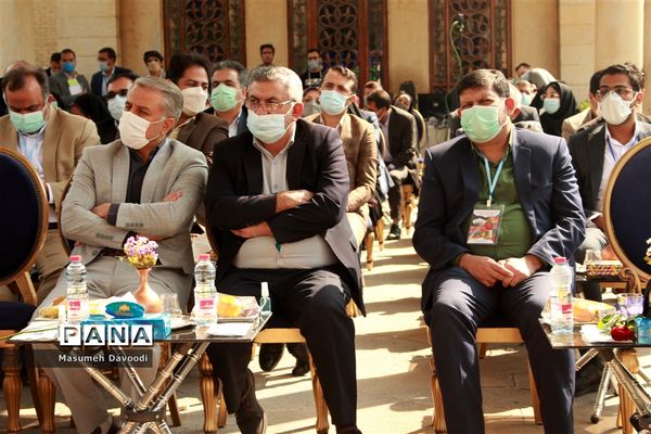 آیین گشایش دومین جشنواره معلمان هنرمند در آرامگاه حافظ شیرازی