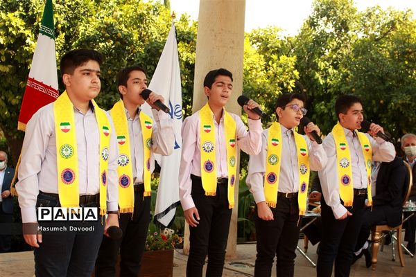 آیین گشایش دومین جشنواره معلمان هنرمند در آرامگاه حافظ شیرازی