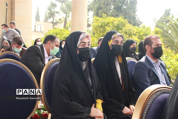 آیین گشایش دومین جشنواره معلمان هنرمند در آرامگاه حافظ شیرازی