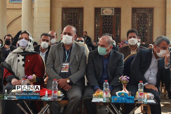 آیین گشایش دومین جشنواره معلمان هنرمند در آرامگاه حافظ شیرازی
