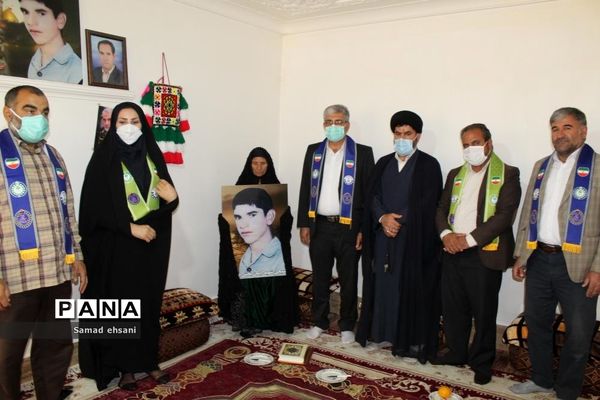 تجلیل از خانواده شهدای دانش‌آموز بخش چیتاب