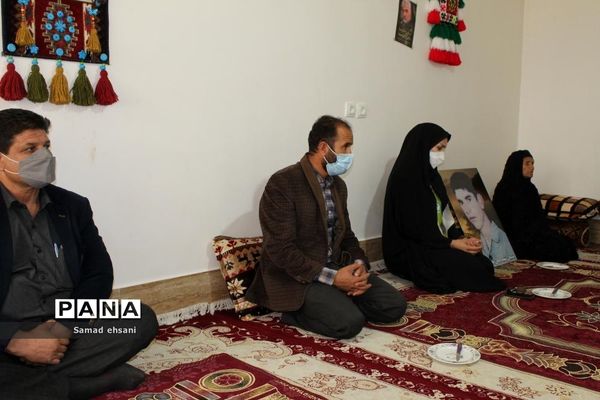 تجلیل از خانواده شهدای دانش‌آموز بخش چیتاب