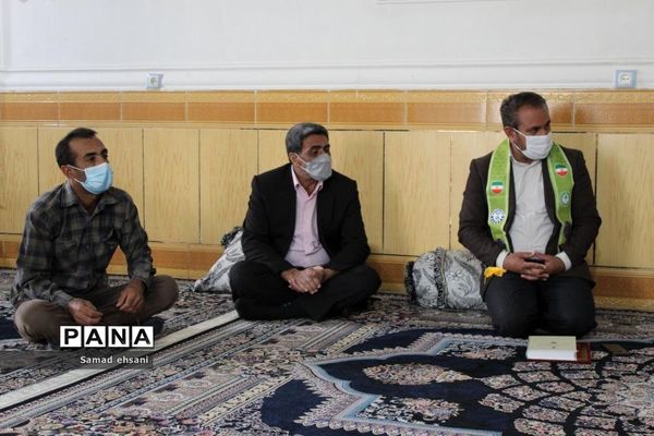 تجلیل از خانواده شهدای دانش‌آموز بخش چیتاب