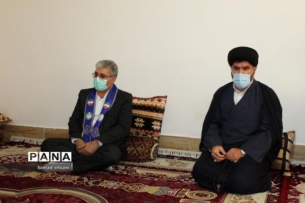 تجلیل از خانواده شهدای دانش‌آموز بخش چیتاب