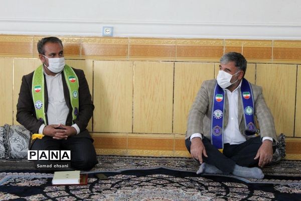 تجلیل از خانواده شهدای دانش‌آموز بخش چیتاب