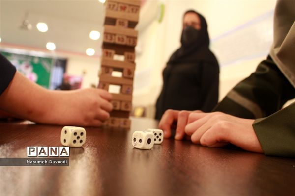 بازدید رئیس سازمان دانش‌آموزی فارس از روند برگزاری مسابقات المپیاد رویش در مدارس ناحیه 2 شیراز