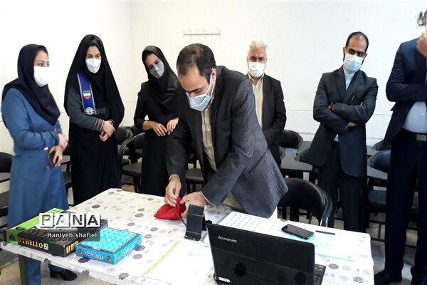 برگزاری مسابقات بازی‌های فکری سرگرمی رویش به صورت آنلاین در  در دبیرستان شهید صالحی شیراز