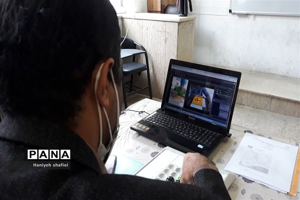 برگزاری مسابقات بازی‌های فکری سرگرمی رویش به صورت آنلاین در  در دبیرستان شهید صالحی شیراز