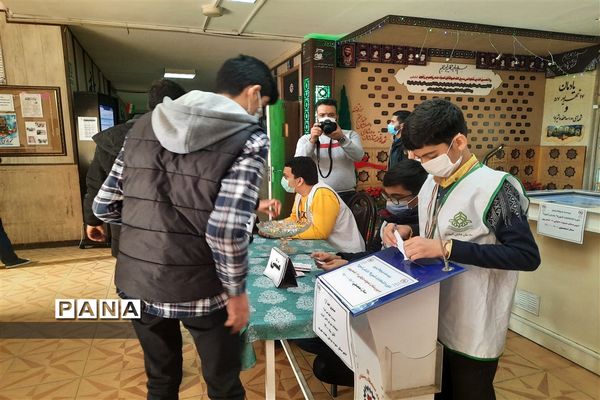 انتخابات شورای دانش آموزی منطقه ۱۵ با تحقق شعاردانش‌آموز محوری و دانش‌آموز باوری