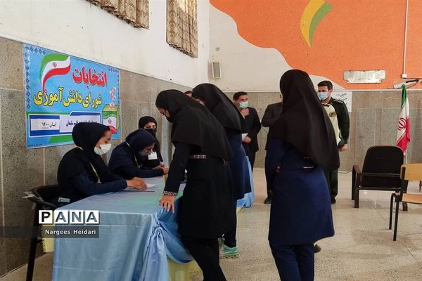 برگزاری نمادین بیست و چهارمین دوره انتخابات شورای دانش‌آموزی شهرستان امیدیه