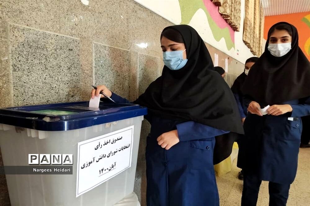 برگزاری نمادین بیست و چهارمین دوره انتخابات شورای دانش‌آموزی شهرستان امیدیه