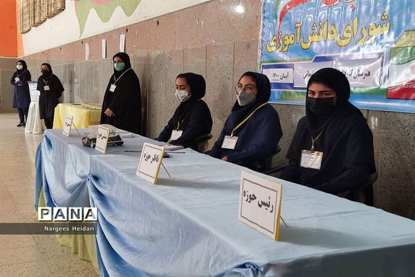 برگزاری نمادین بیست و چهارمین دوره انتخابات شورای دانش‌آموزی شهرستان امیدیه