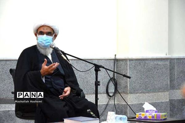 دیدار کارکنان معاونت پرورشی و فرهنگی اداره آموزش و پرورش استان بوشهر با آیت الله صفایی بوشهری