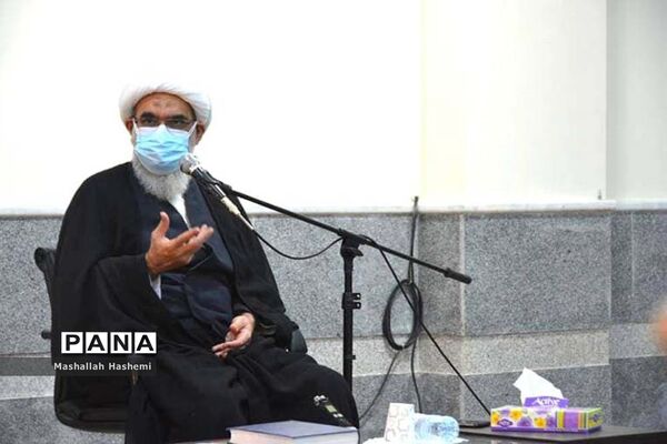 دیدار کارکنان معاونت پرورشی و فرهنگی اداره آموزش و پرورش استان بوشهر با آیت الله صفایی بوشهری