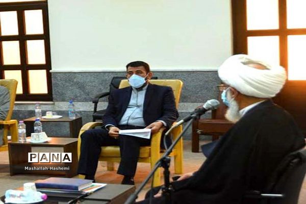 دیدار کارکنان معاونت پرورشی و فرهنگی اداره آموزش و پرورش استان بوشهر با آیت الله صفایی بوشهری