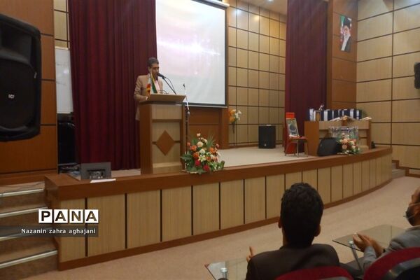 مراسم تقدیر از رتبه‌های برتر کنکور در رباط کریم