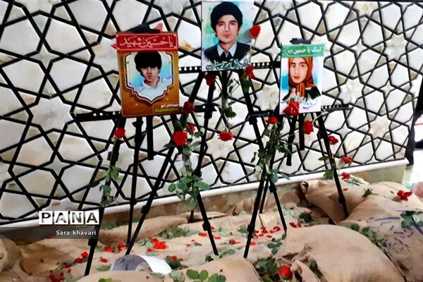 تجلیل از خانواده شهدای دانش‌آموز شهرستان پیشوا