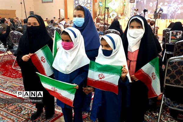 تجلیل از خانواده شهدای دانش‌آموز شهرستان پیشوا