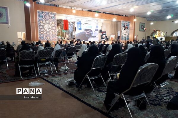 تجلیل از خانواده شهدای دانش‌آموز شهرستان پیشوا