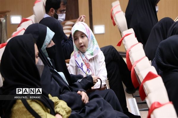 تجلیل از برگزیدگان جشنواره فانوس در قم