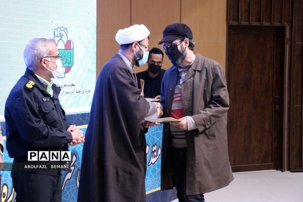 تجلیل از برگزیدگان جشنواره فانوس در قم