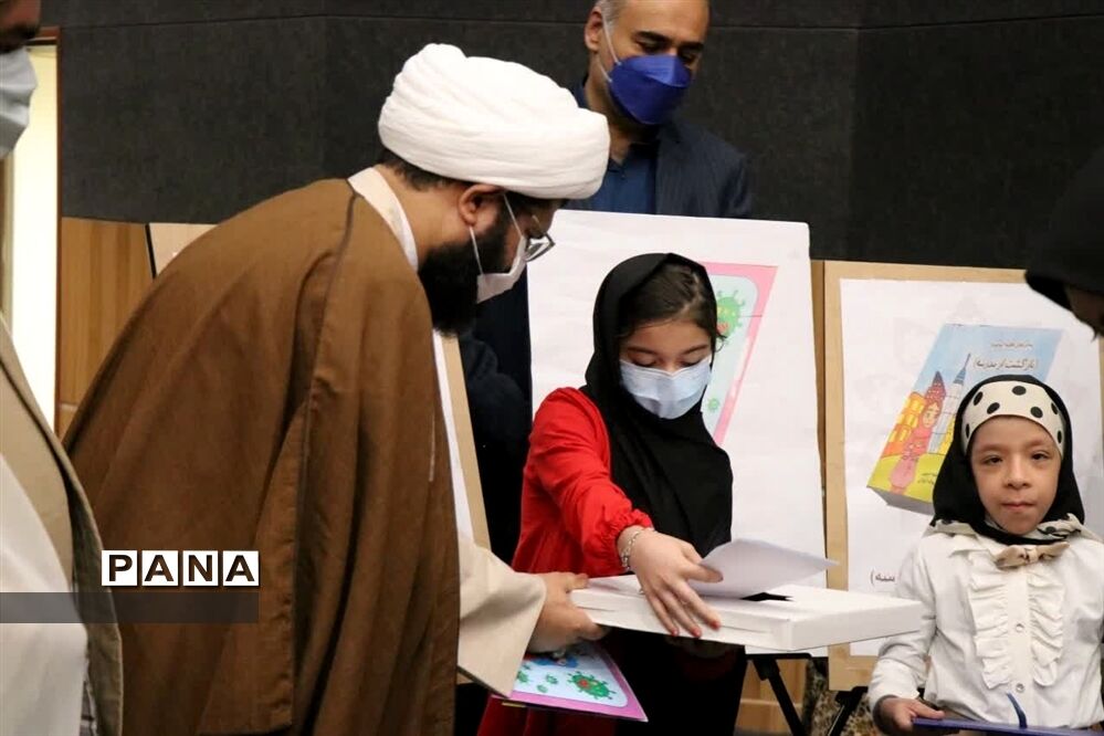 رونمایی از کتاب کوچک‌ترین دانش‌آموزان نویسنده شهر قدس