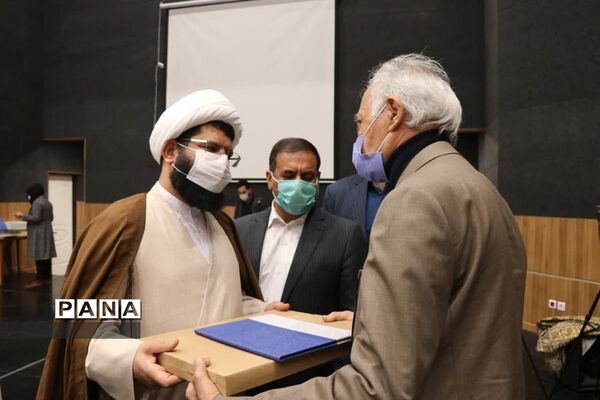 رونمایی از کتاب کوچک‌ترین دانش‌آموزان نویسنده شهر قدس