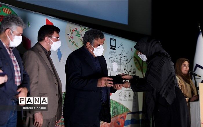 برگزیدگان جشنواره تصویرگری جلد کتاب‌های درسی معرفی شدند