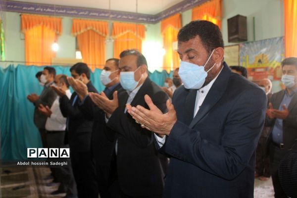 نماز جماعت ظهر و عصر در اداره  کل آموزش و پرورش استان بوشهر