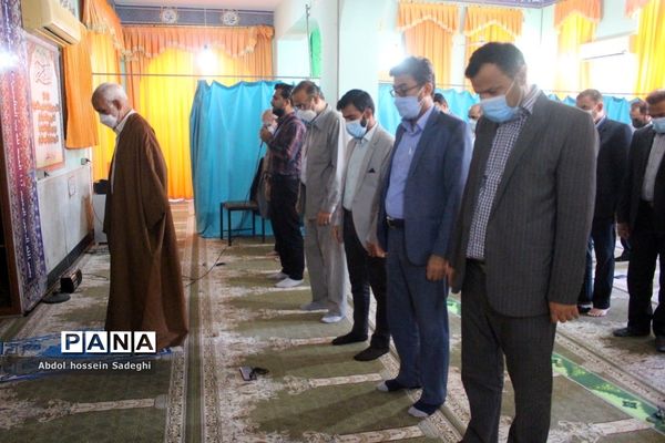 نماز جماعت ظهر و عصر در اداره  کل آموزش و پرورش استان بوشهر