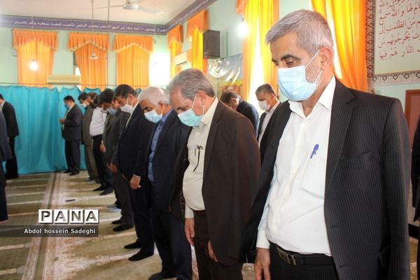 نماز جماعت ظهر و عصر در اداره  کل آموزش و پرورش استان بوشهر