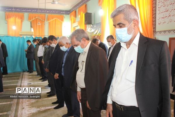 نماز جماعت ظهر و عصر در اداره  کل آموزش و پرورش استان بوشهر