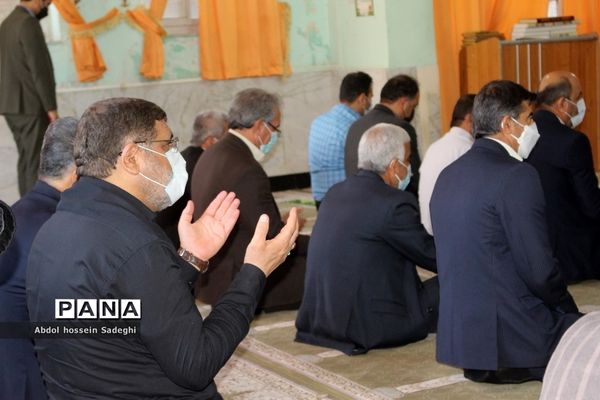 نماز جماعت ظهر و عصر در اداره  کل آموزش و پرورش استان بوشهر