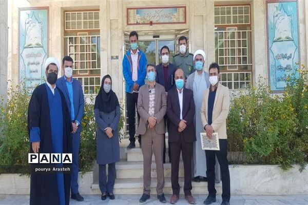 تجلیل از کتابدار کتابخانه عمومی دکتر شکوهی شهرخوسف