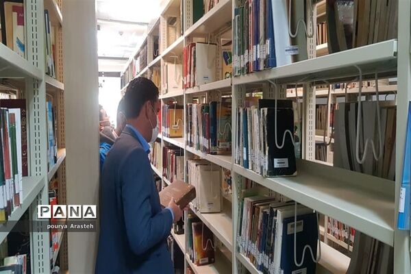 تجلیل از کتابدار کتابخانه عمومی دکتر شکوهی شهرخوسف