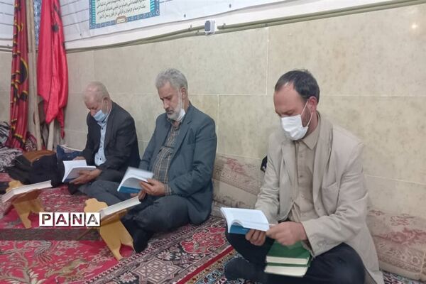 توزیع کتاب به دانش آموزان و بسیجیان محله کیانشهر منطقه ۱۵ به مناسبت هفته کتاب و کتابخوانی