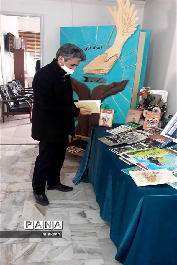 برپایی نمایشگاه کتاب به مناسبت نکوداشت هفته کتاب و کتاب خوانی