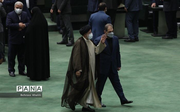 رئیس‌جمهوری برای دفاع از وزیر پیشنهادی آموزش و پرورش وارد مجلس شد